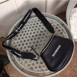 BALENCIAGA 발렌시아가 레더 크로스백 24cm-1