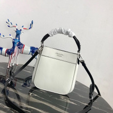 PRADA 프라다 토트&숄더백  1BC082