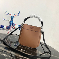 PRADA 프라다 토트&숄더백  1BC082