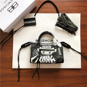 BALENCIAGA 발렌시아가 클래식 시티 30CM B995092 신상