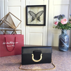FERRAGAMO 페레가모 체인 숄더백 21F557-1