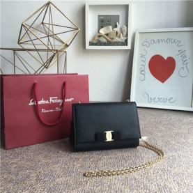 FERRAGAMO 페레가모 미니 체인 숄더백 19CM 22B558-4
