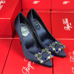 ROGER VIVIER 로저비비에 신상 힐&플랫슈즈 (220,250사이즈 주문제작)