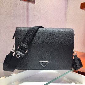 PRADA 프라다 남성용 로고 레더 숄더백 2VD012