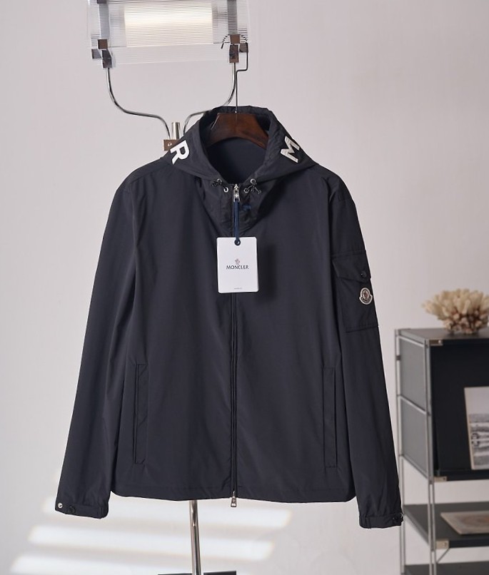 MONCLER 몽클레어 Sassiere 사씨에르 후드 윈드 자켓